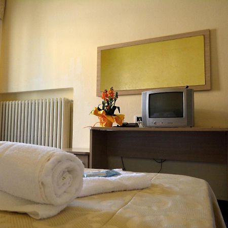 Hotel Orly Cesenatico Extérieur photo