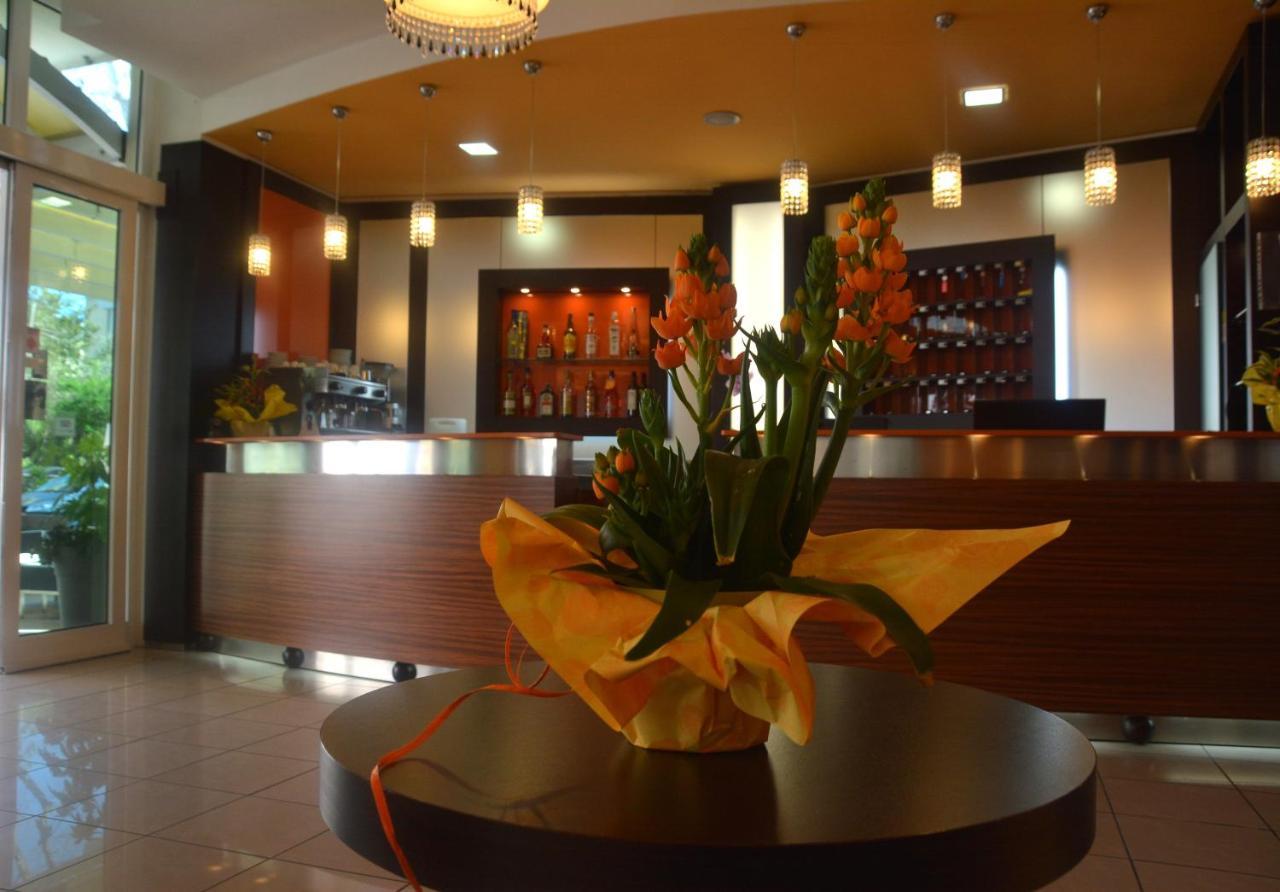Hotel Orly Cesenatico Extérieur photo