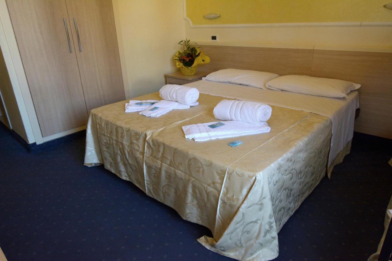 Hotel Orly Cesenatico Extérieur photo