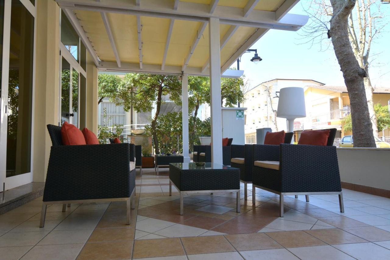 Hotel Orly Cesenatico Extérieur photo